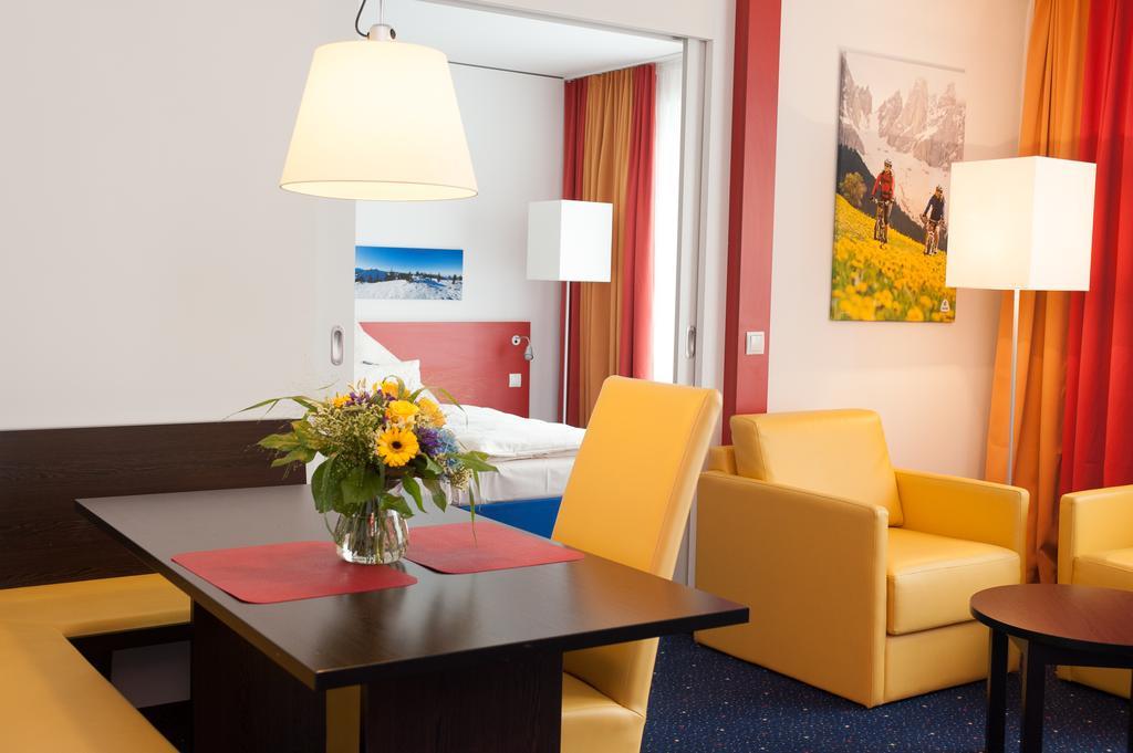 Stay2Munich Hotel & Serviced Apartments Brunnthal Eksteriør bilde